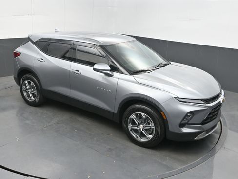Used 2023 Chevrolet Blazer LT FWD image 32