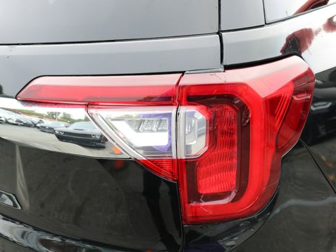 Used 2023 GMC Acadia SLT image 10