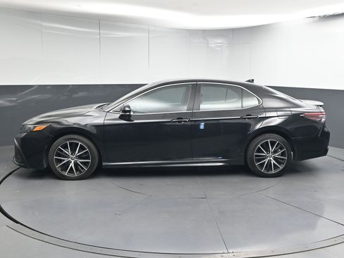 Certified 2023 Toyota Camry SE image 5