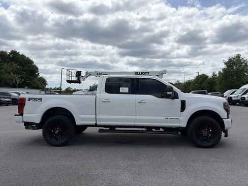 Certified 2022 Ford F250 Lariat w/ Black Appearance Package AWD/4WD image 9
