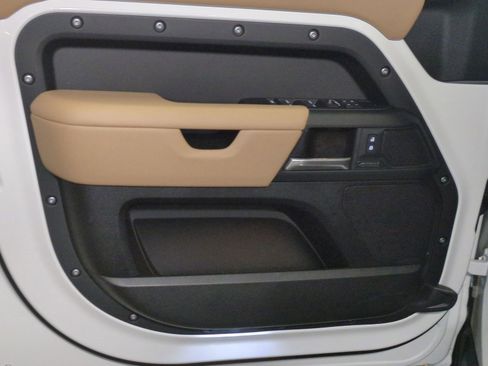 New 2026 Land Rover Defender 110 X-Dynamic SE image 11