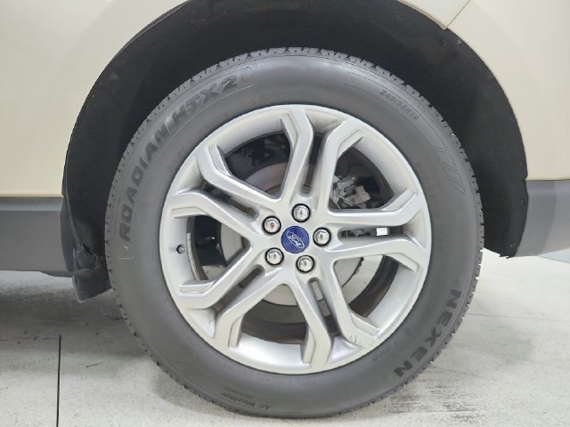 Used 2018 Ford Edge Titanium w/ Equipment Group 301A FWD image 19