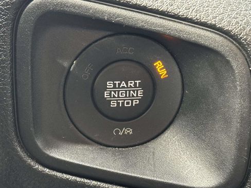 Used 2024 Jeep Wrangler Unlimited Sport AWD/4WD image 30