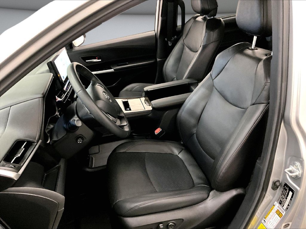 Used 2025 Toyota Sienna Platinum AWD/4WD image 21