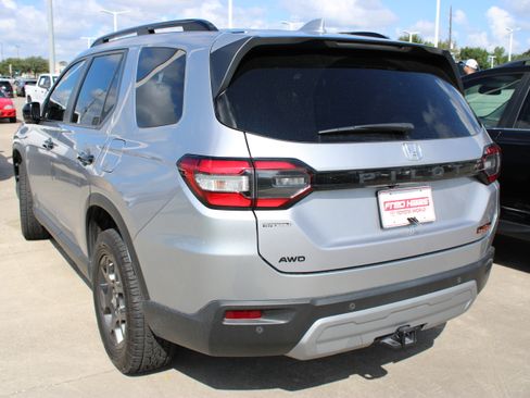 Used 2025 Honda Pilot TrailSport image 7