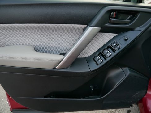 Used 2018 Subaru Forester 2.5i Premium w/ All-Weather Package image 30