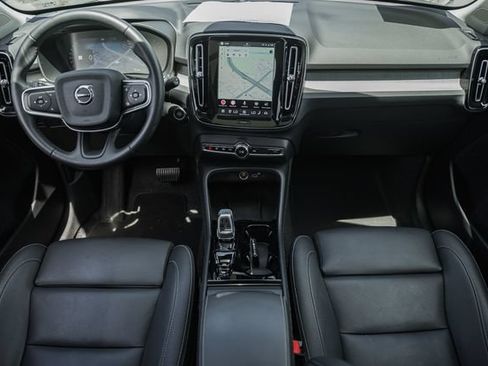 Certified 2025 Volvo XC40 B5 Plus AWD/4WD image 21