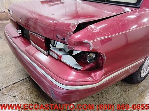 Used 1995 Ford Crown Victoria RWD image 16