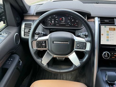 Certified 2025 Land Rover Discovery Dynamic SE AWD/4WD image 17