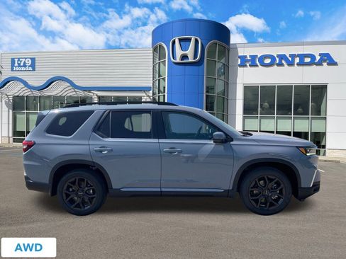 New 2025 Honda Pilot Touring image 1