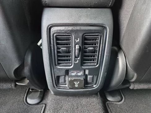 Used 2019 Jeep Grand Cherokee Limited AWD/4WD image 17