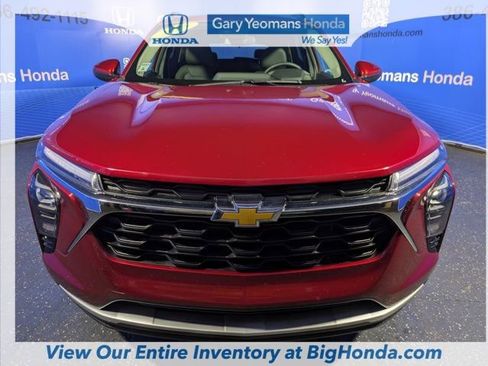 Used 2025 Chevrolet Trax LT w/ Driver Confidence Package image 9