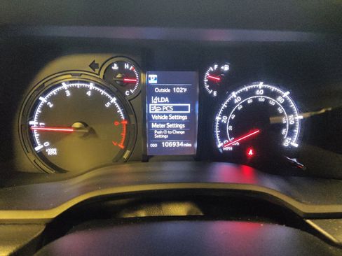 Used 2021 Toyota 4Runner SR5 Premium w/ Moonroof Package RWD image 23