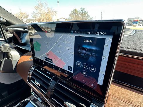 Used 2024 Lincoln Navigator Reserve image 13