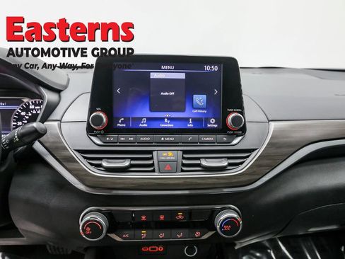 Used 2024 Nissan Altima 2.5 SV image 12