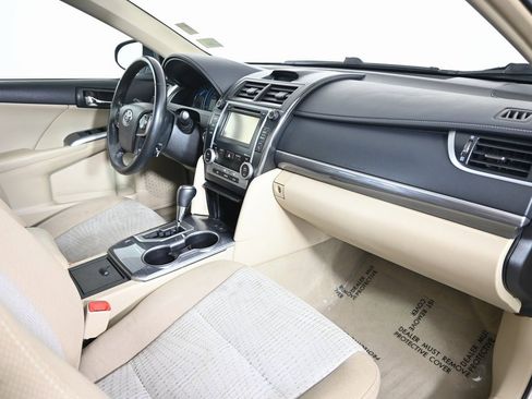 Used 2014 Toyota Camry LE image 14