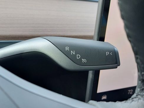 Used 2025 Tesla Model Y Long Range image 35