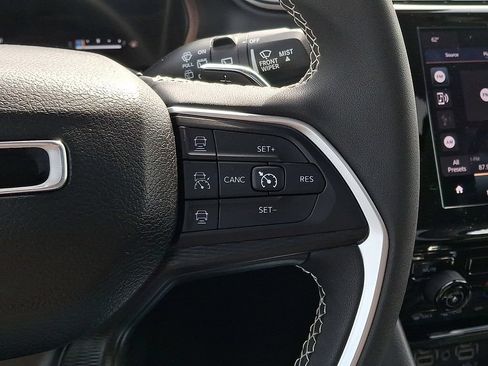 Used 2023 Jeep Grand Cherokee Laredo X AWD/4WD image 22
