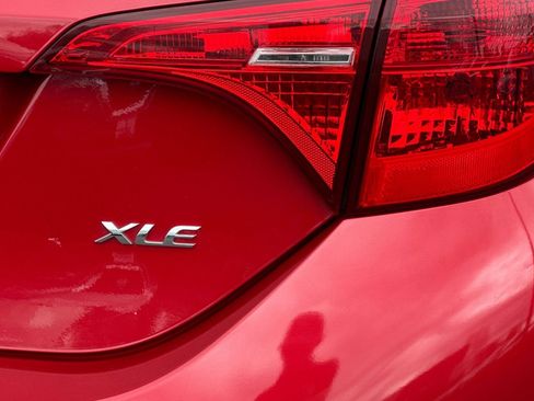 Used 2018 Toyota Corolla XLE image 31