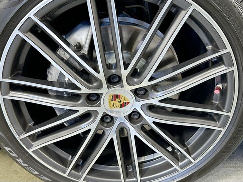 Used 2018 Porsche Panamera 4 AWD/4WD image 32
