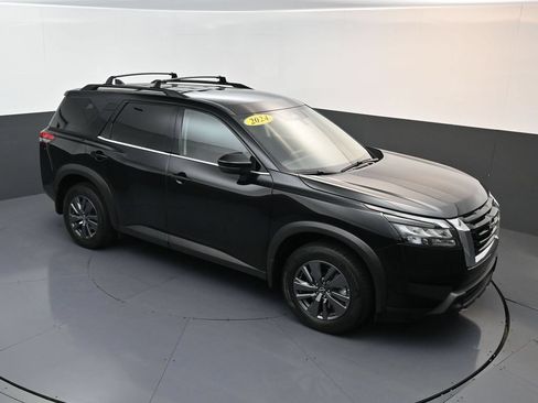 Used 2024 Nissan Pathfinder SV w/ Lighting Package (N92) FWD image 14