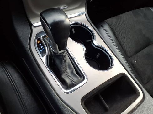 Used 2021 Jeep Grand Cherokee Laredo X image 15