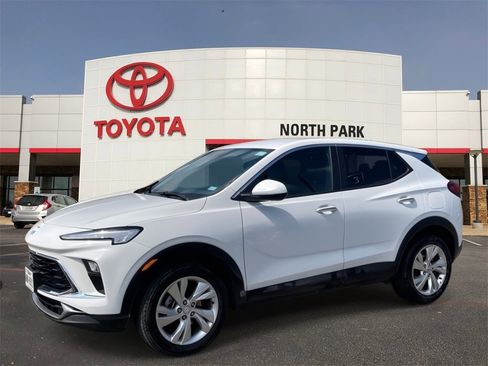 Used 2025 Buick Encore GX Preferred image 1