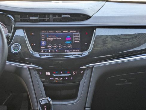 Used 2022 Cadillac XT6 Premium Luxury image 18