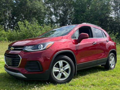 Used 2019 Chevrolet Trax LT w/ LT Convenience Package FWD image 1