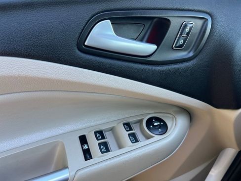 Used 2015 Ford C-MAX Energi SEL image 25