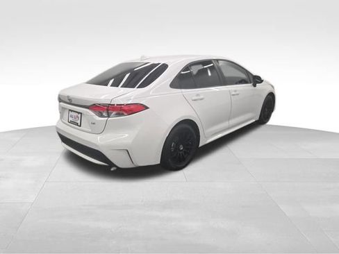 Used 2021 Toyota Corolla LE image 5
