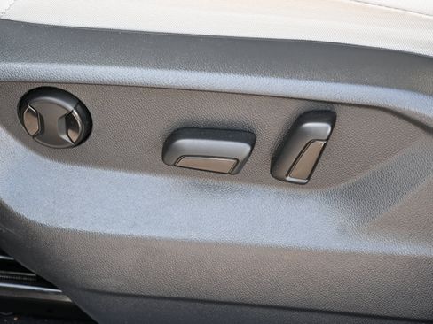 Used 2021 Volkswagen Tiguan SE w/ Panoramic Sunroof Package FWD image 21