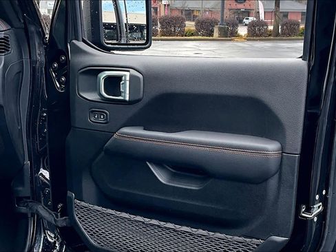 Used 2022 Jeep Gladiator Mojave w/ Auxiliary Switch Group image 23