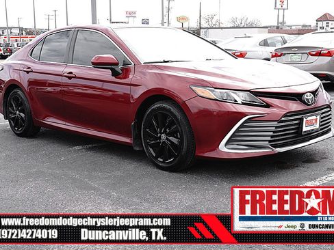 Used 2022 Toyota Camry LE image 7