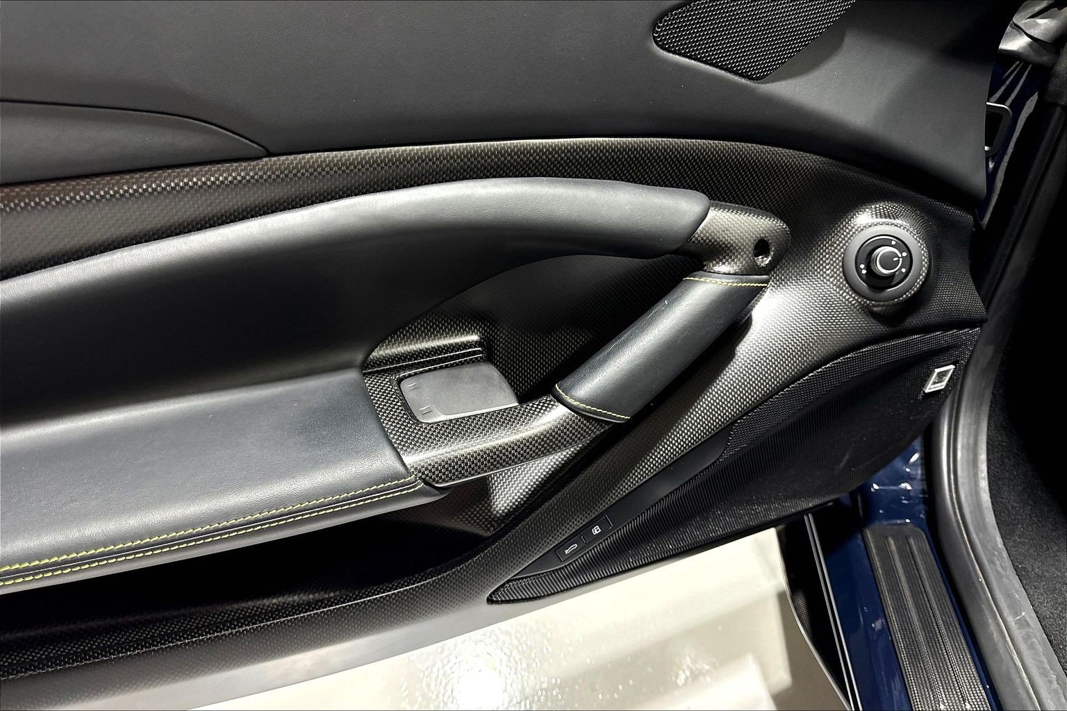 Used 2023 Ferrari F8 Spider RWD image 30
