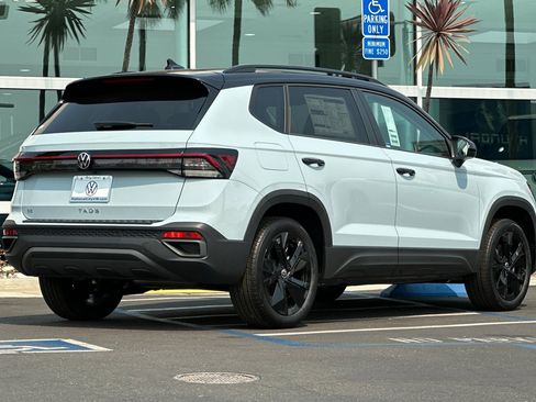 New 2025 Volkswagen Taos SE image 5