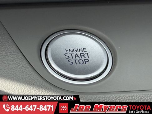 Used 2025 Hyundai Elantra SEL image 21