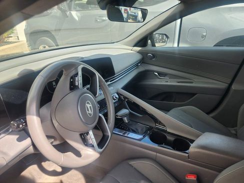 Used 2025 Hyundai Elantra SEL image 7