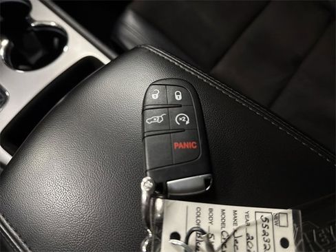 Used 2020 Jeep Grand Cherokee Altitude image 33