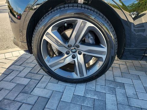 New 2026 Land Rover Discovery Limited Edition image 13