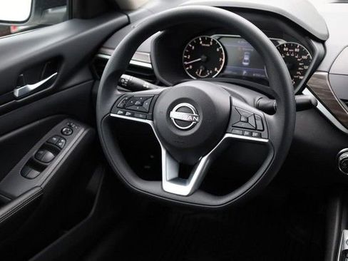 Certified 2025 Nissan Altima 2.5 SV FWD image 22