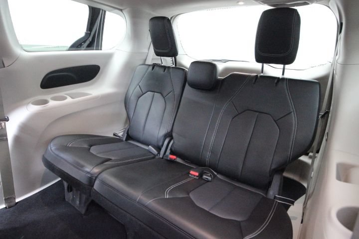 Used 2023 Chrysler Pacifica Touring-L FWD image 26