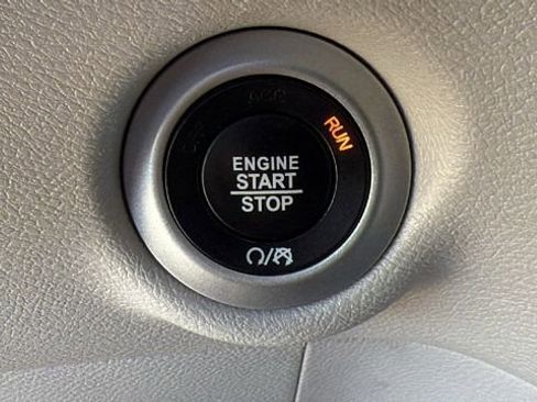 Used 2023 Chrysler Voyager LX FWD image 17