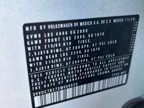 Used 2025 Volkswagen Taos SE AWD/4WD image 8
