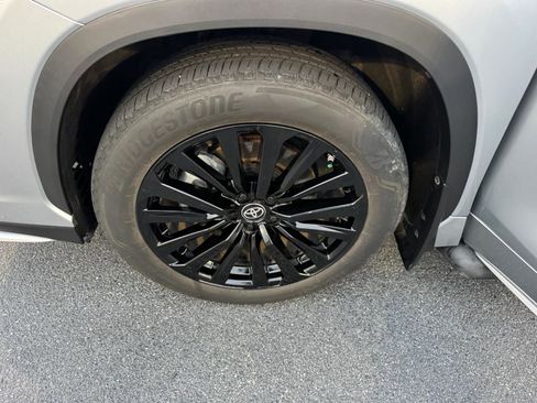 Certified 2024 Toyota Highlander XSE image 28