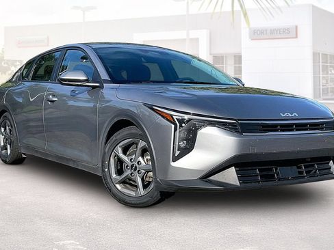 Used 2025 Kia K4 FWD image 1