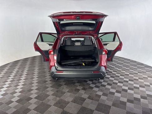 Used 2021 Toyota RAV4 XLE w/ XLE Grade Weather Package AWD/4WD image 15