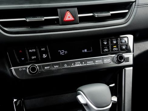 Used 2024 Kia Seltos EX image 18