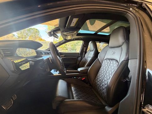 Used 2024 Audi Q8 e-tron Prestige w/ Prestige Package image 15