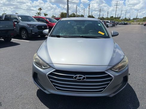 Used 2017 Hyundai Elantra SE FWD image 2